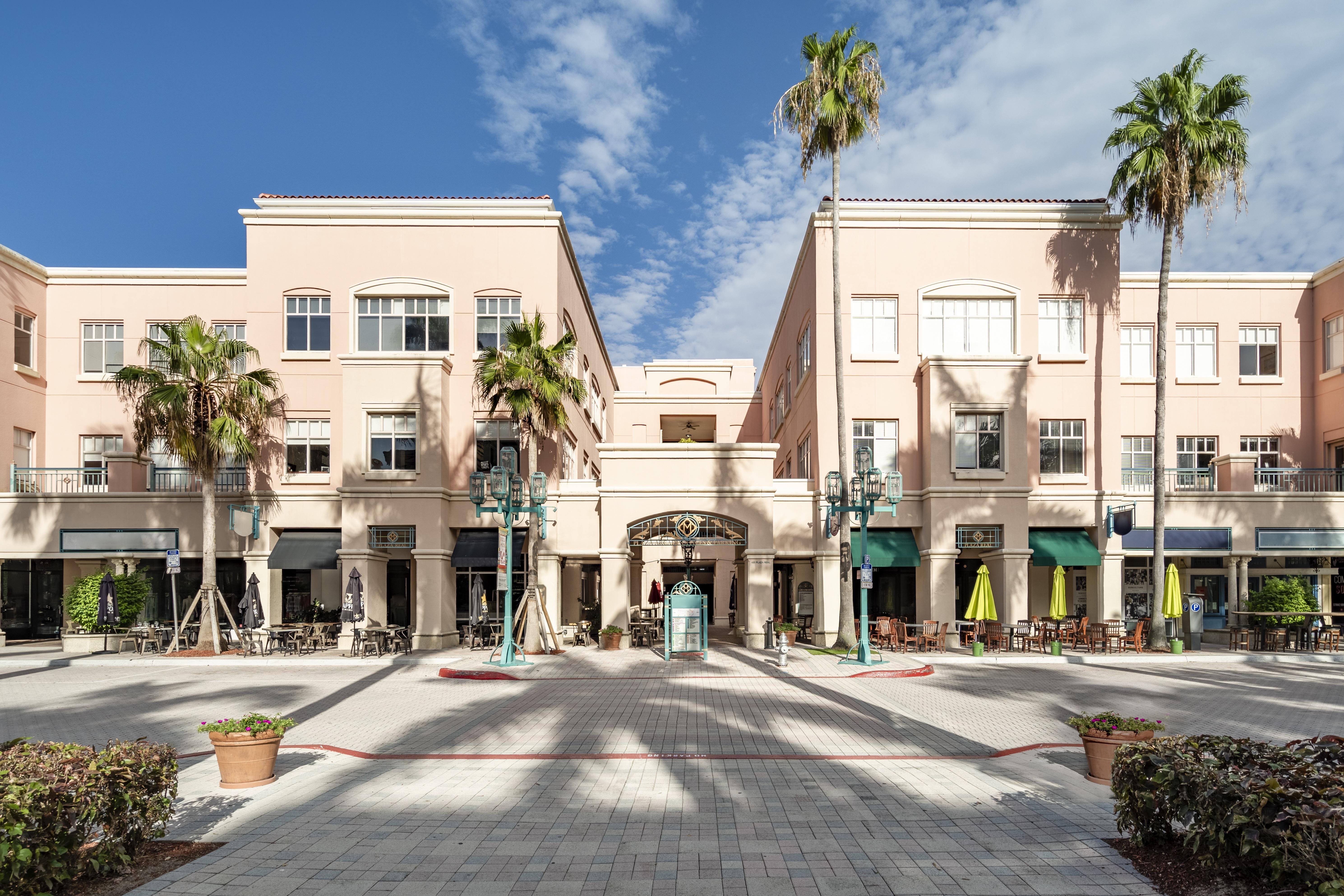 Downtown Boca Raton Bars For Rent & Lease
